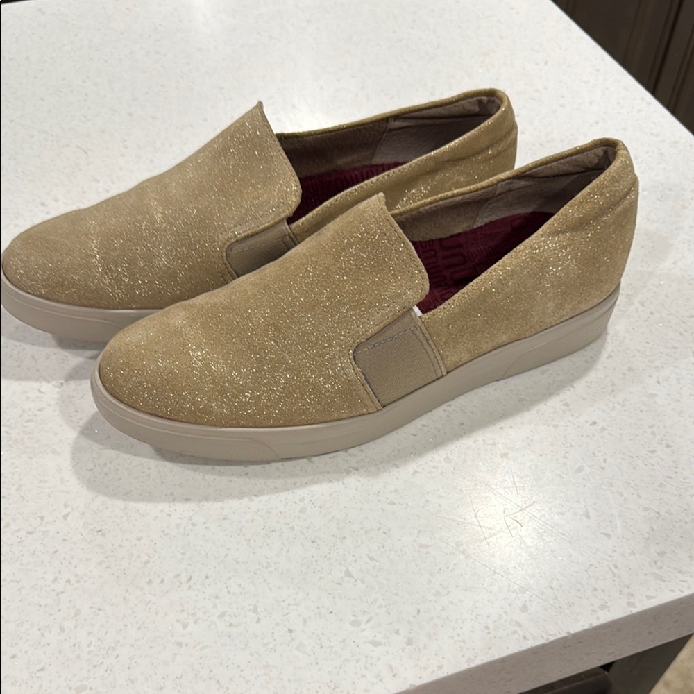 Munro Randie Slip-on Sneaker In Gold Leather. Size 7.5, GUC